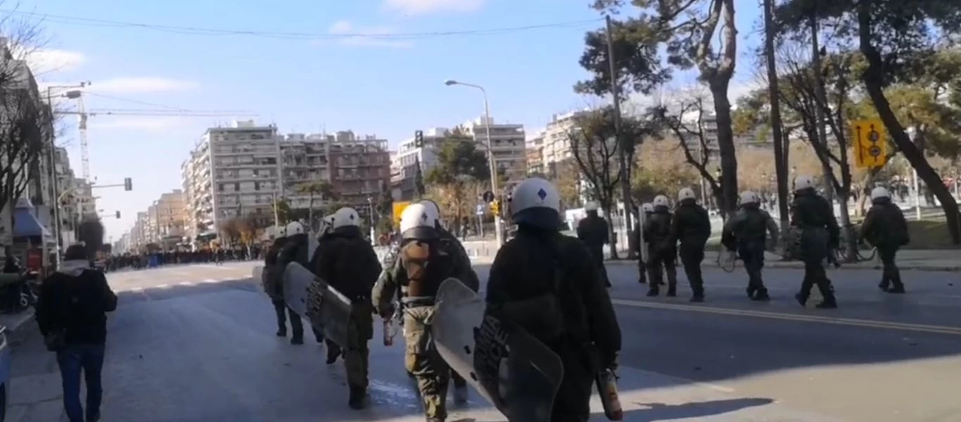 Συγκέντρωση στη Θεσσαλονίκη κατά της υποχρεωτικότητας του εμβολιασμού (φώτο-βίντεο)